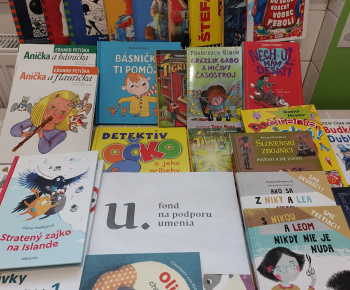 Nové knihy v obecnej knižnici v Dolnej Marikovej